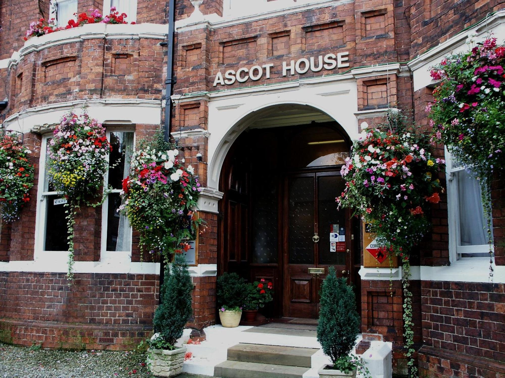 Ascot House Hotel Йорк Екстериор снимка