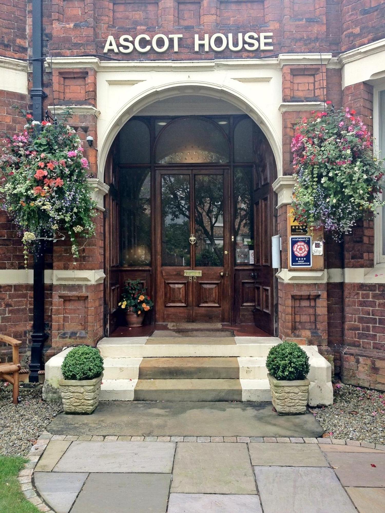 Ascot House Hotel Йорк Екстериор снимка